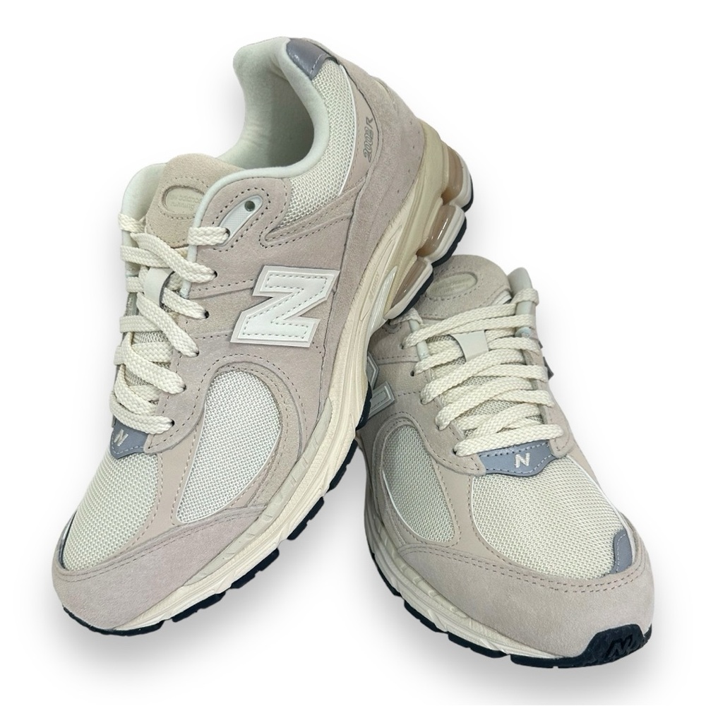 NWT New Balance 2002R Shoes Color: Beige size various - Picture 3 of 9